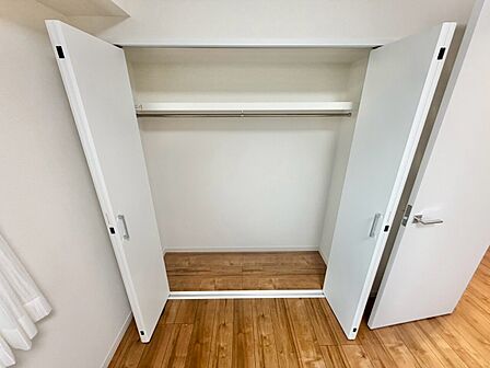 収納スペースが付いていて、お部屋を広く使っていただけます。