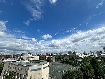 陽当たり・通風・開放感に恵まれた環境です。
