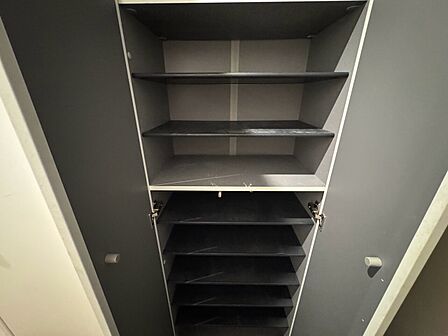 家電やスーツケース、ストック品など何でも片付く嬉しい空間です。