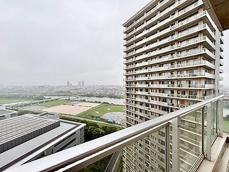 陽当たり・通風・開放感に恵まれた環境です。