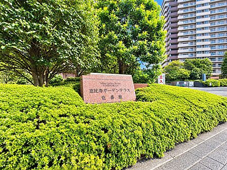 清潔感のある落ち着いた雰囲気の玄関です。