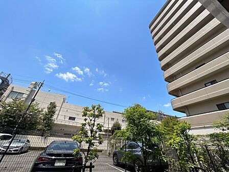 陽当たり・通風・開放感に恵まれた環境です。