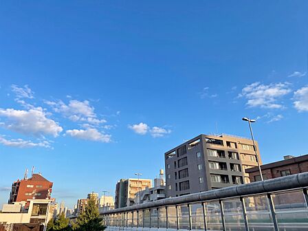 陽当たり・通風・開放感に恵まれた環境です。