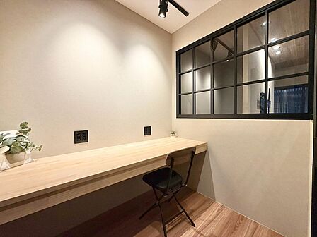 家電やスーツケース、ストック品など何でも片付く嬉しい空間です。