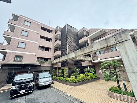 飽きのこないシンプルモダンな外観です。
