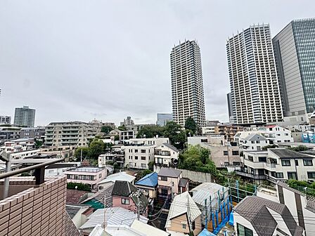 陽当たり・通風・開放感に恵まれた環境です。