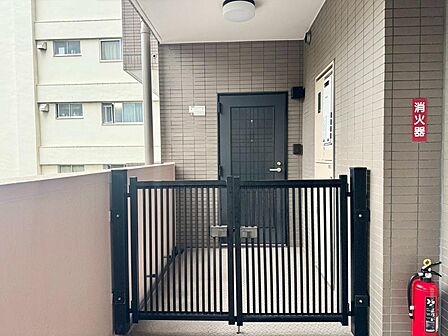 清潔感のある落ち着いた雰囲気の玄関です。
