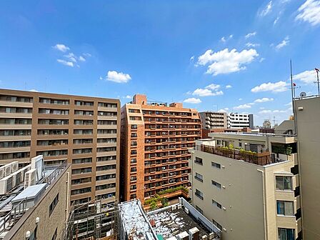 陽当たり・通風・開放感に恵まれた環境です。