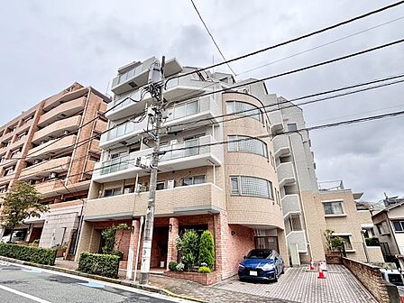 飽きのこないシンプルモダンな外観です。