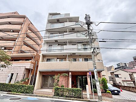 忙しく過ぎゆく日常を置き去るほど、ゆったりした時間が流れる住環境。