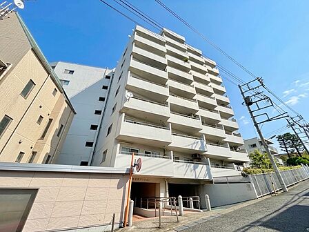 飽きのこないシンプルモダンな外観です。