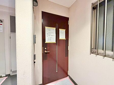 清潔感のある落ち着いた雰囲気の玄関です。