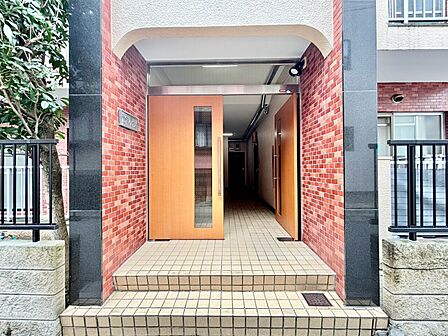 上質感漂う玄関アプローチです。