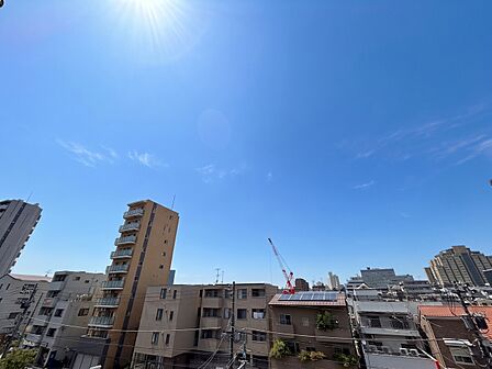 陽当たり・通風・開放感に恵まれた環境です。