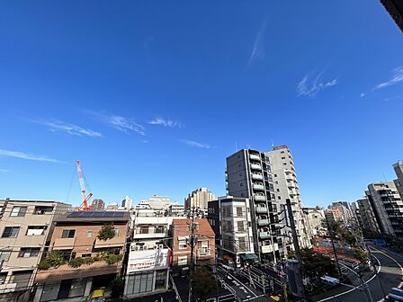 眺望や窓からの景色が良いと、家で過ごす時間も快適です。