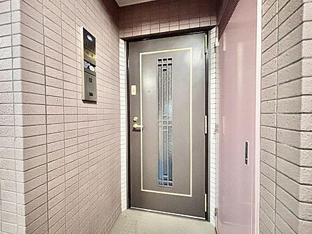 清潔感のある落ち着いた雰囲気の玄関です。