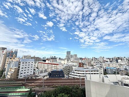 陽当たり・通風・開放感に恵まれた環境です。