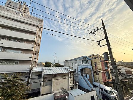 陽当たり・通風・開放感に恵まれた環境です。