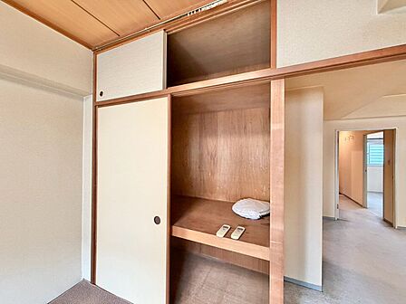 家電やスーツケース、ストック品など何でも片付く嬉しい空間です。