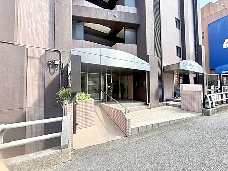 上質感漂う玄関アプローチです。