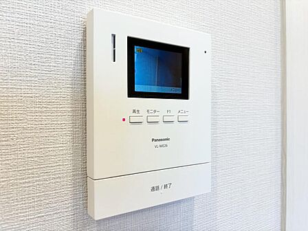 誰が来てもわかる様にモニター付きインターホンを設置。