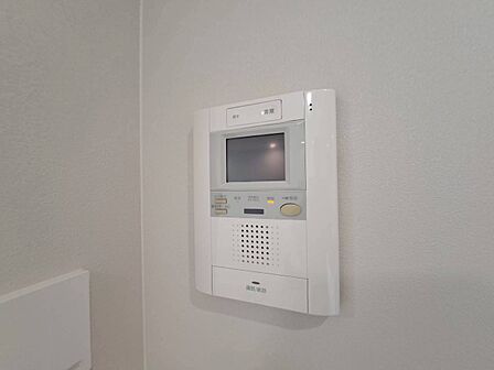 誰が来てもわかる様にモニター付きインターホンを設置。