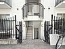エントランス：上質感漂う玄関アプローチです。