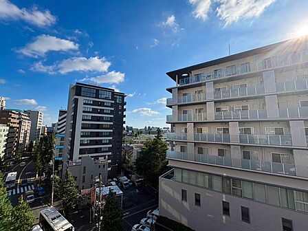 眺望や窓からの景色が良いと、家で過ごす時間も快適です。
