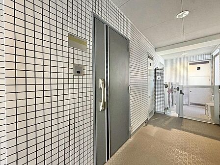 清潔感のある落ち着いた雰囲気の玄関です。