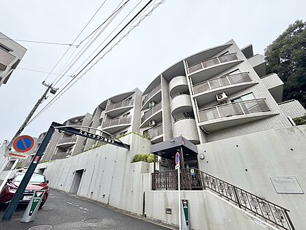 飽きのこないシンプルモダンな外観です。