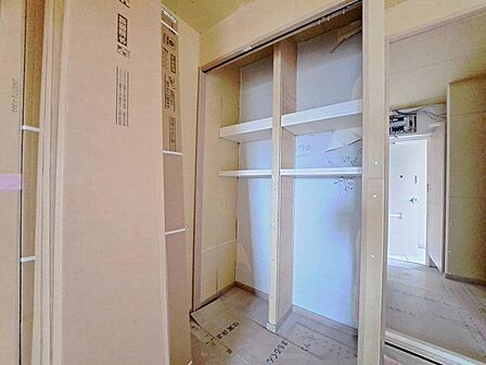 家電やスーツケース、ストック品など何でも片付く嬉しい空間です。