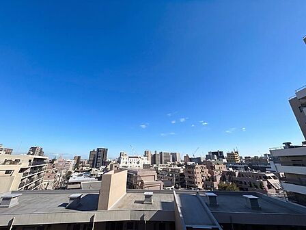 陽当たり・通風・開放感に恵まれた環境です。
