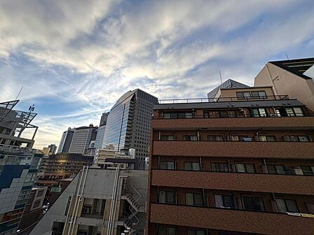陽当たり・通風・開放感に恵まれた環境です。