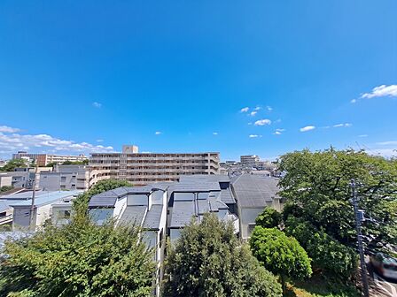 眺望や窓からの景色が良いと、家で過ごす時間も快適です。