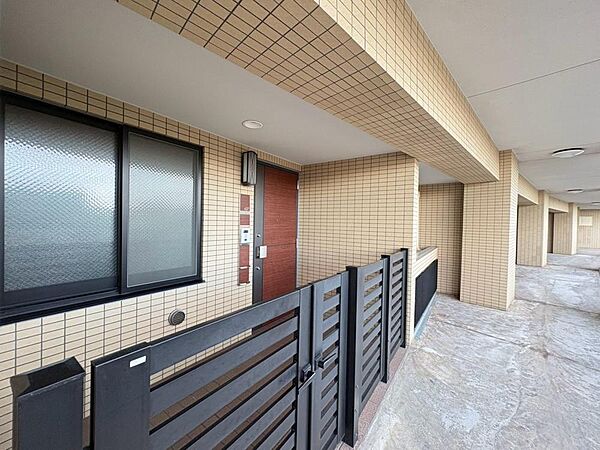 玄関を拡大表示