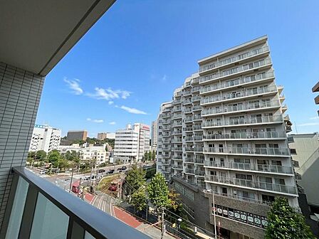 眺望や窓からの景色が良いと、家で過ごす時間も快適です。