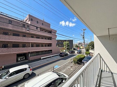 陽当たり・通風・開放感に恵まれた環境です。