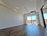 リビング/ダイニング：シンプルな内装と偏り過ぎないデザインで統一しました。