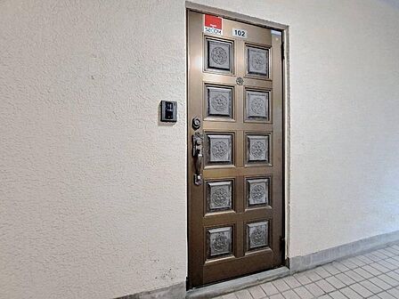 清潔感のある落ち着いた雰囲気の玄関です。