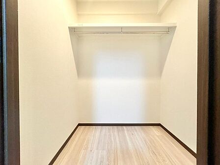 家電やスーツケース、ストック品など何でも片付く嬉しい空間です。