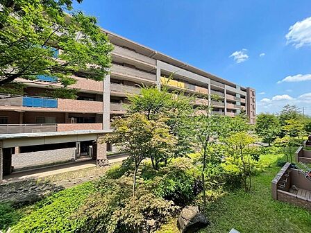 陽当たり・通風・開放感に恵まれた環境です。