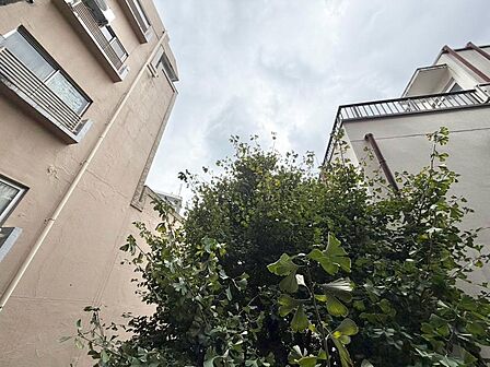陽当たり・通風・開放感に恵まれた環境です。