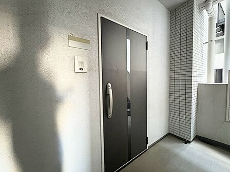 清潔感のある落ち着いた雰囲気の玄関です。
