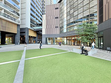 マンションの敷地内には、中庭もございます。