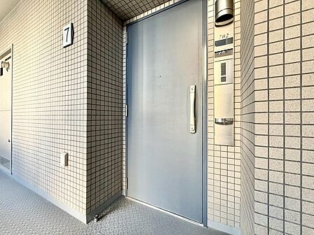 清潔感のある落ち着いた雰囲気の玄関です。