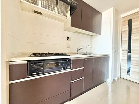 使いやすくスタイリッシュなキッチン空間になっております。