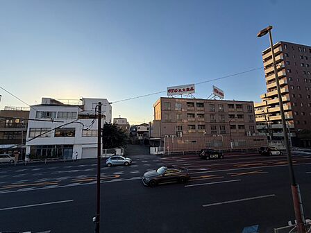 陽当たり・通風・開放感に恵まれた環境です。