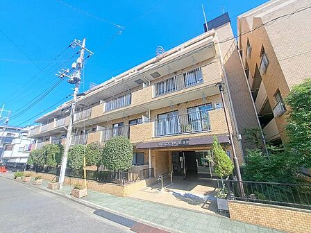 飽きのこないシンプルモダンな外観です。