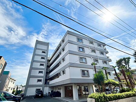 飽きのこないシンプルモダンな外観です。