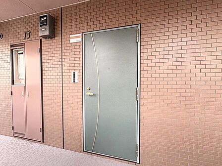 清潔感のある落ち着いた雰囲気の玄関です。